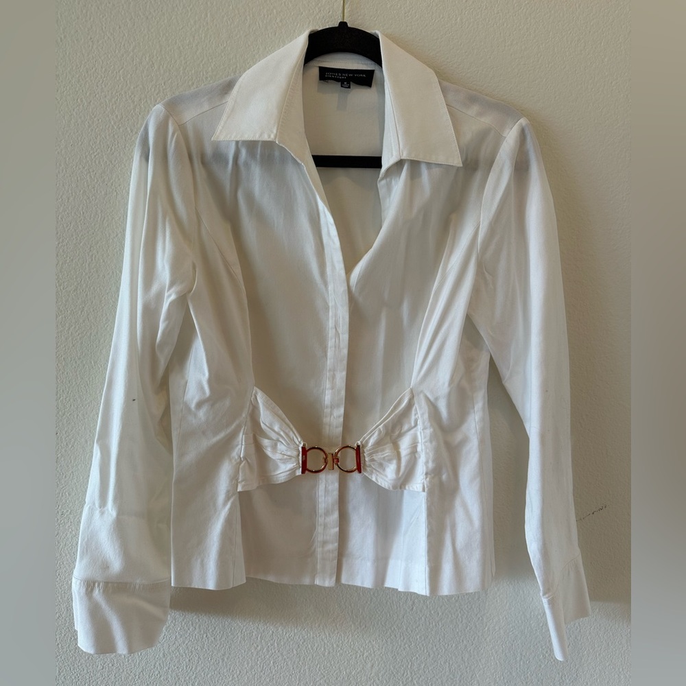 Jones New York Clasp Waist Button Up Shirt (Medium)